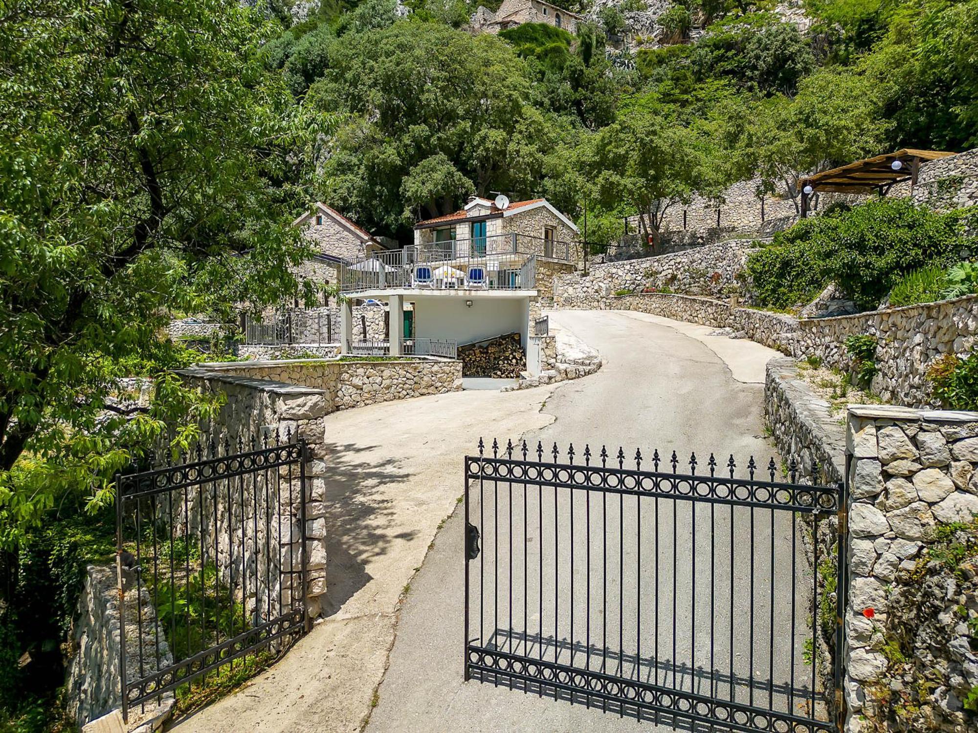 Stonehouse Residence In Makarska With Heated Pool ภายนอก รูปภาพ